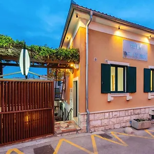 Urbi Et Orbi 2 Apartment Split